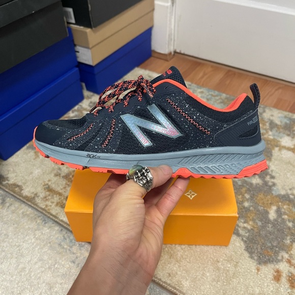 Like New Women Size 8.5 (Euro Size 40) New Balance T590V4 Running Shoes Fuelcore - Picture 8 of 14